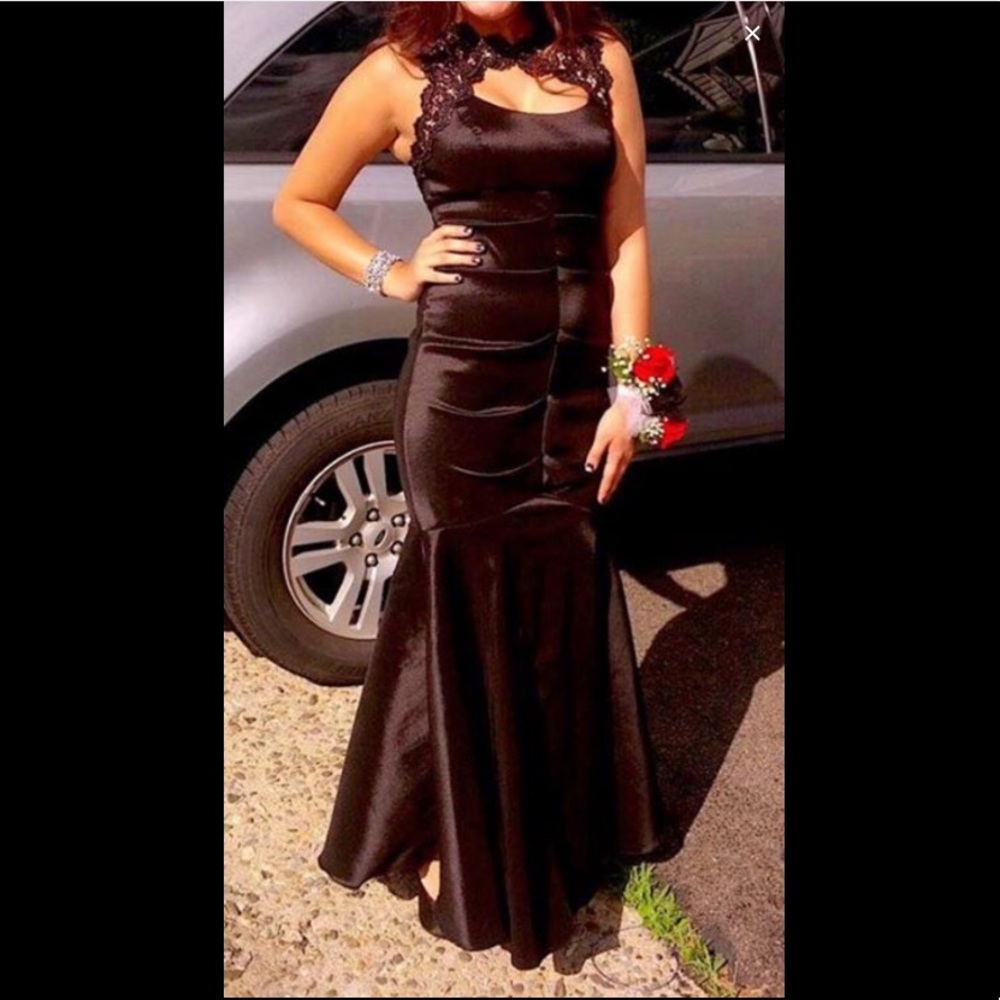 Lace & Tafetta Mermaid Prom Dress